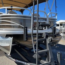 Sun Tracker Fishin Barge 24 XP3