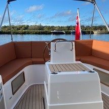 Interboat intender 820