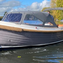 Interboat intender 820