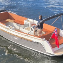 Interboat intender 820