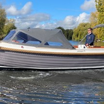 Interboat intender 820