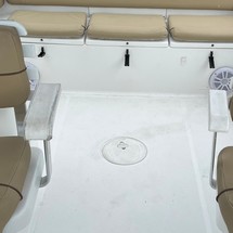 Sea Ray hunt ultra 211