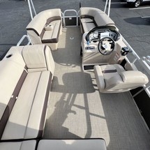 Sun Tracker Party Barge 20 DLX