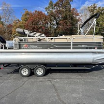 Sun Tracker Party Barge 20 DLX