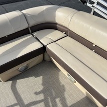 Sun Tracker Party Barge 20 DLX