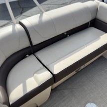 Sun Tracker Party Barge 20 DLX