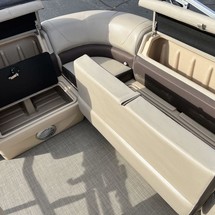 Sun Tracker Party Barge 20 DLX