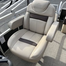 Sun Tracker Party Barge 20 DLX