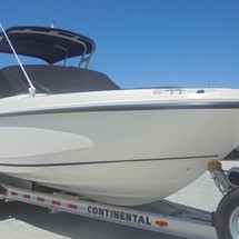 Boston Whaler 230 Vantage