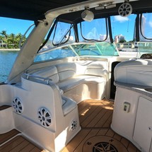 Rinker Fiesta Vee 310