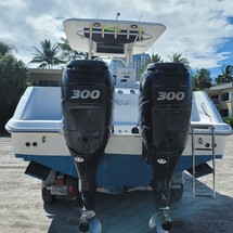 Boston Whaler 320 Outrage