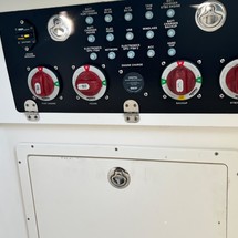 Century 2900 center console