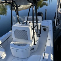 Contender 25 bay