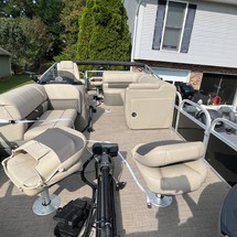 Sun Tracker Fishin Barge 22 DLX