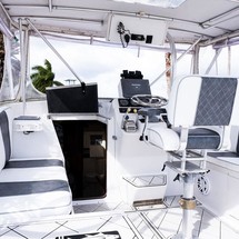 Luhrs 290 open