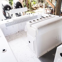 Intrepid 26 center console