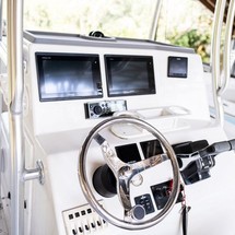 Intrepid 26 center console