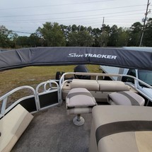 Sun Tracker Fishin Barge 22 DLX