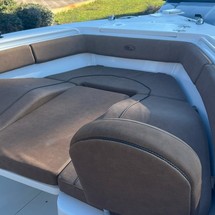 Sea Ray hunt ultra 211