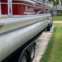 Sun Tracker Fishin Barge 20 DLX