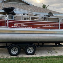Sun Tracker Fishin Barge 20 DLX