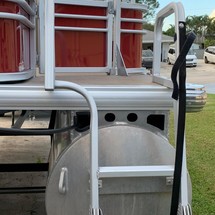 Sun Tracker Fishin Barge 20 DLX