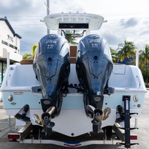 Sea Ray hunt ultra 211
