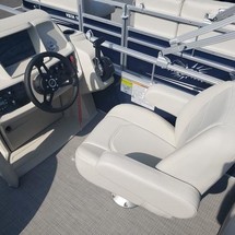 Sunchaser Boats Oasis 18 Fish