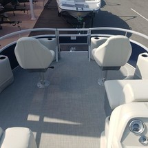 Sunchaser Boats Oasis 18 Fish