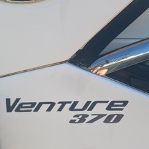 Sea Ray 370 Venture