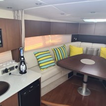 Sea Ray 370 Venture