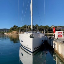 Dufour 390