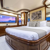 Benetti Tradition 100