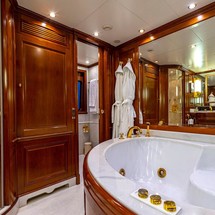 Benetti Tradition 100