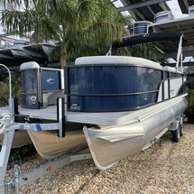 Larson LX 850 Classic SF