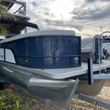 Larson LX 850 Classic SF