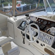 Sea ray 500 db sedan bridge