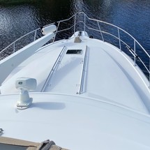 Sea ray 500 db sedan bridge