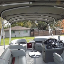Lowe SS270 Extended Walk Thru