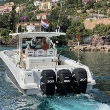 Boston Whaler 370 Outrage