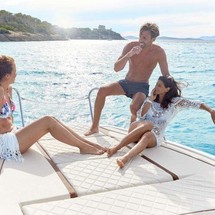 Quicksilver Activ 875 Sundeck