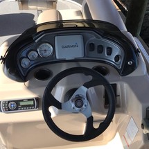 Sun Tracker Fishin Barge 20 DLX