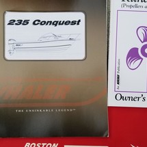 Boston Whaler 235 Conquest