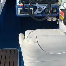 Sea ray 260 bow rider select
