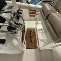 Angler Pro Boats 2900 center console