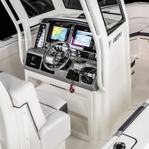Robalo centre console r272