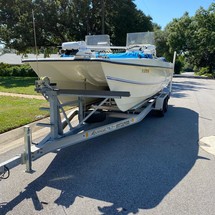 Twin vee 26 family fisherman