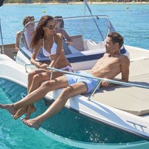 Quicksilver Activ 675 Sundeck