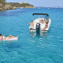 Quicksilver Activ 675 Sundeck