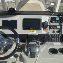 Boston Whaler 270 Dauntless
